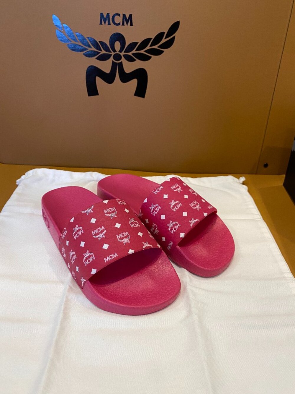 MCM Fuscia Slides